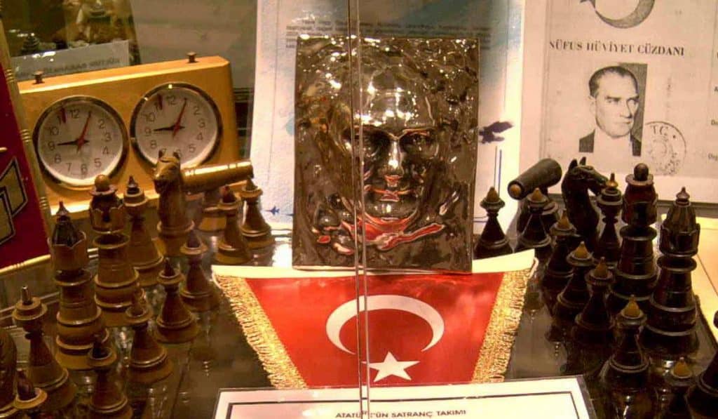 Türkiye Satranç Tarihi ve Mustafa Kemal Atatürk'ün Satranç Takımı