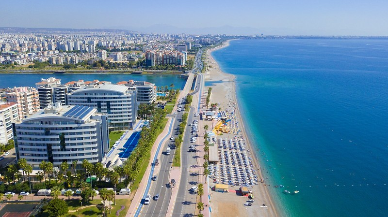 Konyaaltı satranç turnuvası kapsamında Antalya'da düzenlenen uluslararası satranç organizasyonu