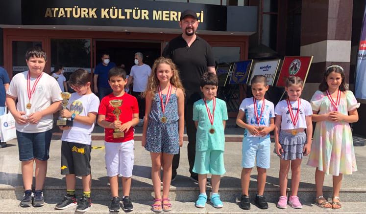 Antalya Büyük Ustalar Satranç Kulübü Sporcuları