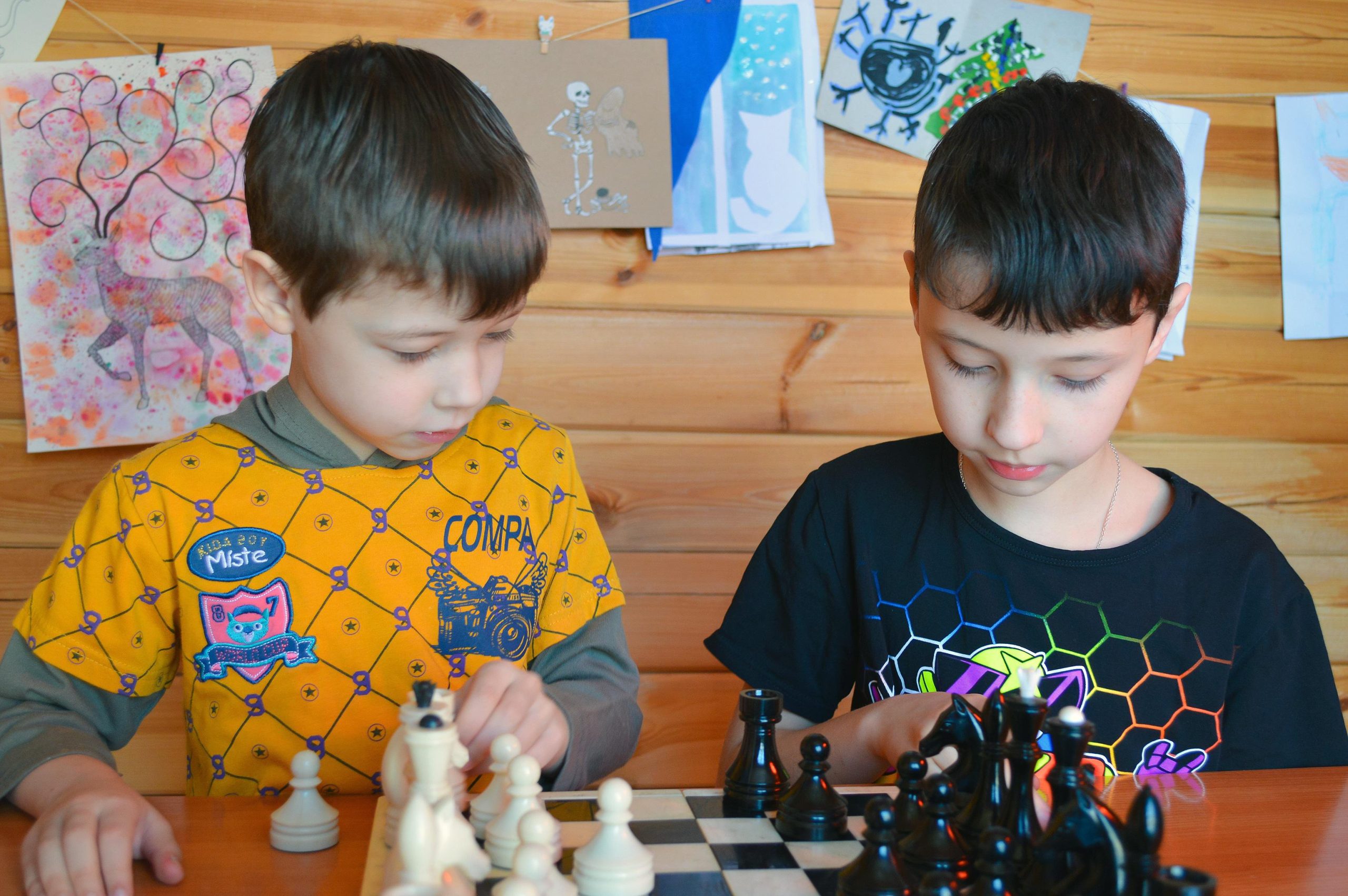 Düzenli çalışma alışkanlığı kazanan çocuk sporcular uzun vadede daha istikrarlı gelişim gösterir.