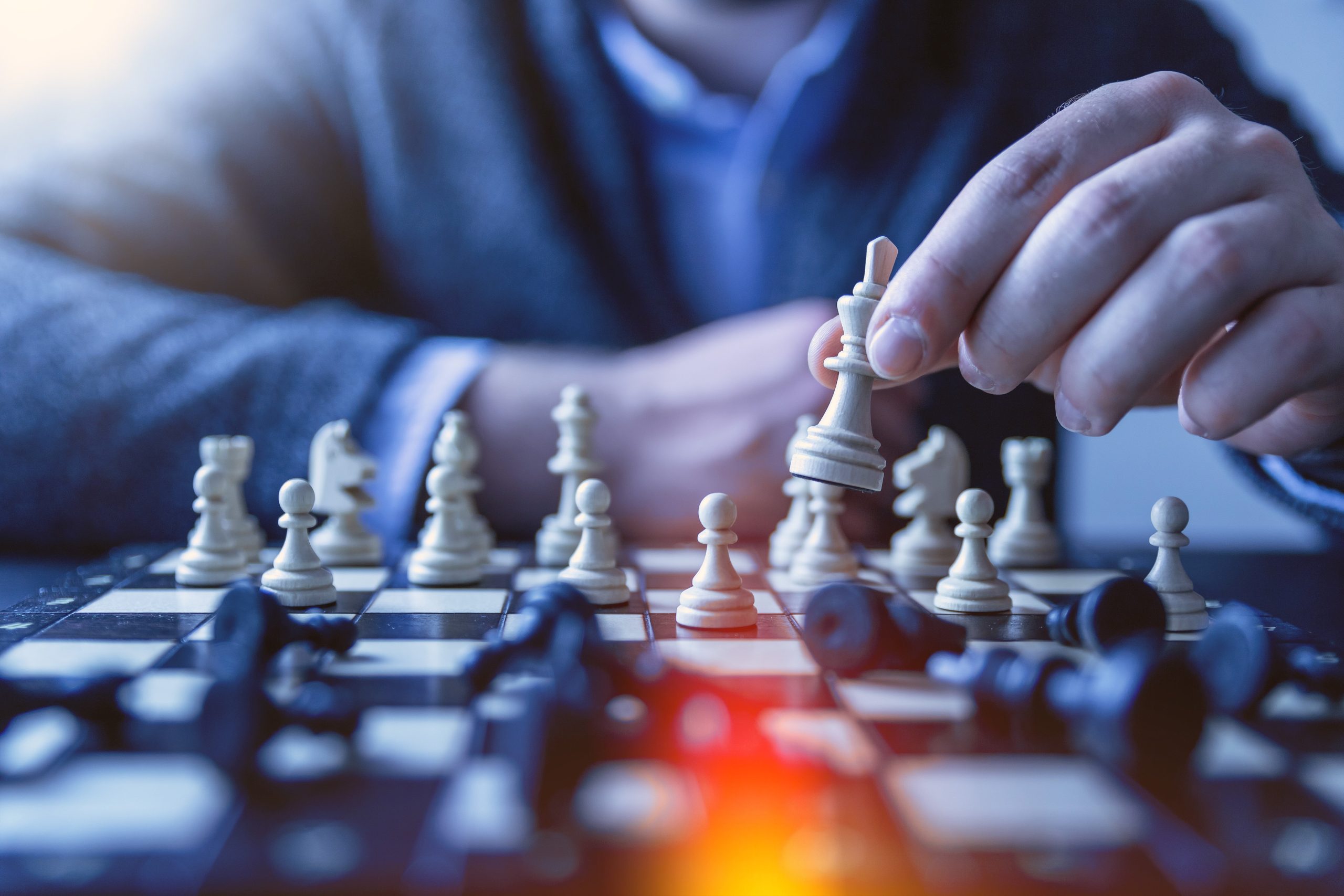 Satrançta disiplinli çalışma ve stratejik hamle anı