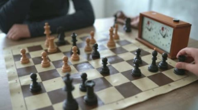 Satrançta Konum Değerlendirme: Güçlü Hamleleri Bulma