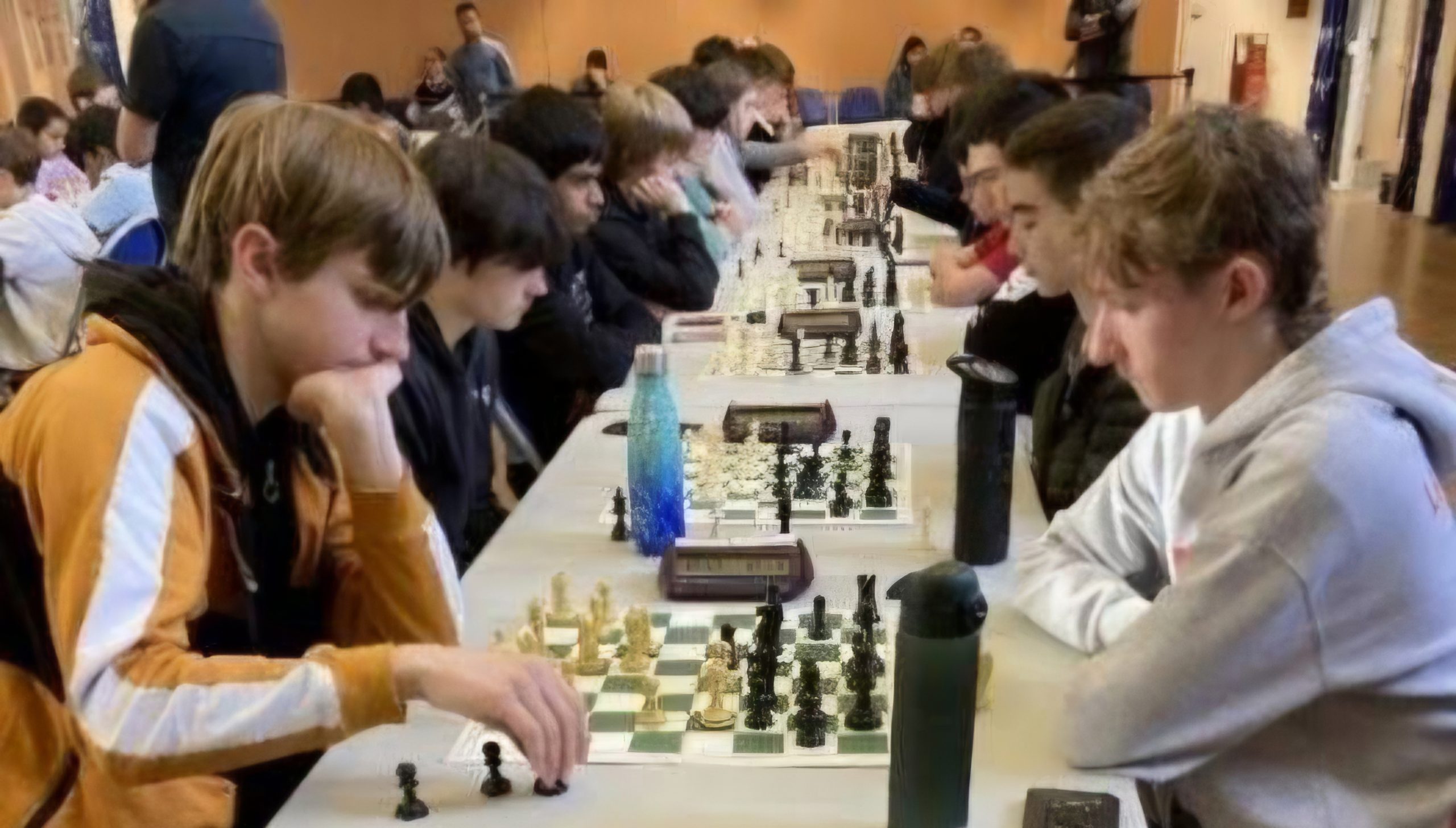 satrançta aday hamle düşünme süreci çocuklar turnuvada analiz yaparken antalya satranç