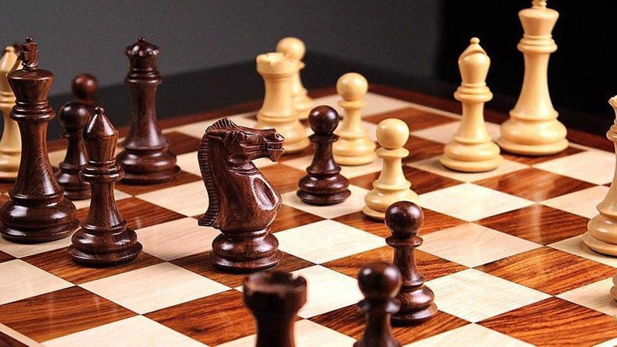 Antalya satranç eğitimlerinde satranç temel stratejiler çalışması