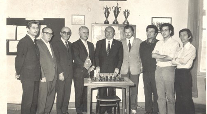 Türkiye Satranç Tarihi kapsamında 1971 İstanbul Satranç Kulübü üyeleri