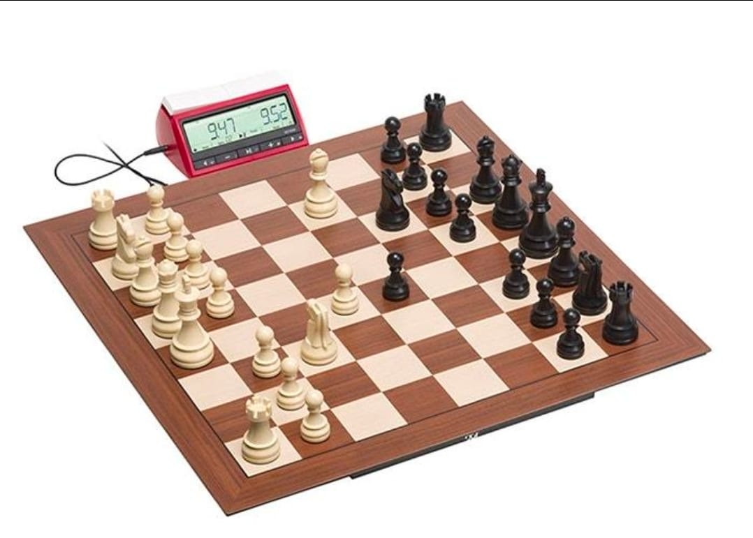 Antalya Satranç Rehberi satranç saati ve satranç tahtası - Antalya Chess Guide chess clock - Шахматный путеводитель по Анталии шахматные часы